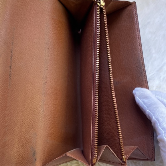 Louis Vuitton Monogram Wallet - Picture 10 of 16